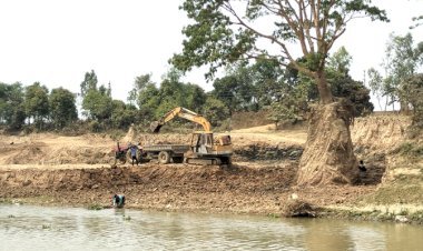 ‘নদীর তলদেশে পুকুর ও দিঘী’