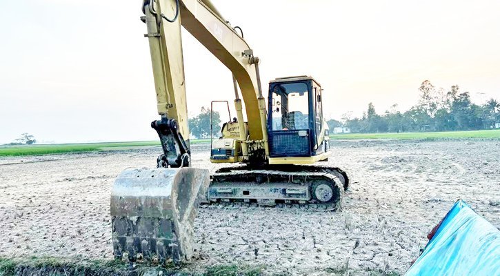 আ.লীগ নেতার  প্রকাশ্যে বালু উত্তোলন