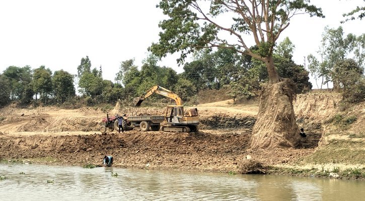 ‘নদীর তলদেশে পুকুর ও দিঘী’