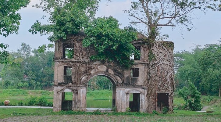 রাজাবিহীন রাজ প্রাসাদ