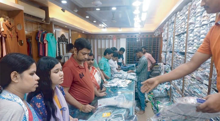 হবিগঞ্জে পূজোর বাজার মন্দা