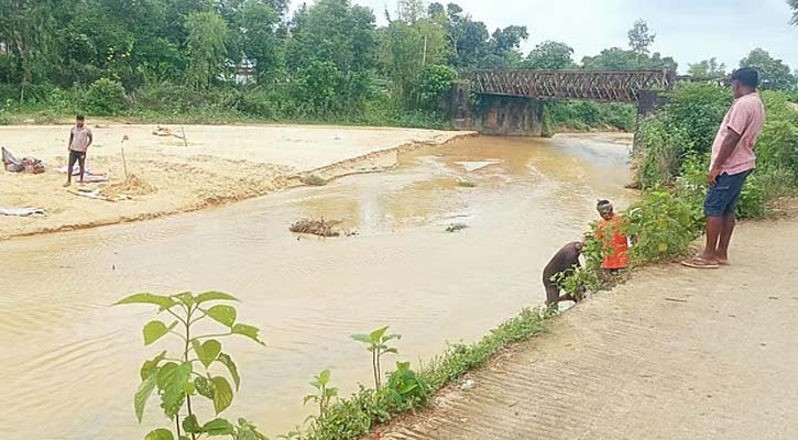 বিএনপি নেতার নেতৃত্বে চলছে সিলিকা বালু লুট