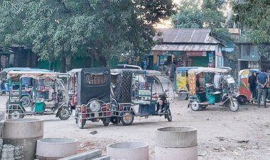 দুই স্ট্যান্ডের বিরোধে ২০ দিন কর্মহীন তিন শতাধিক চালক