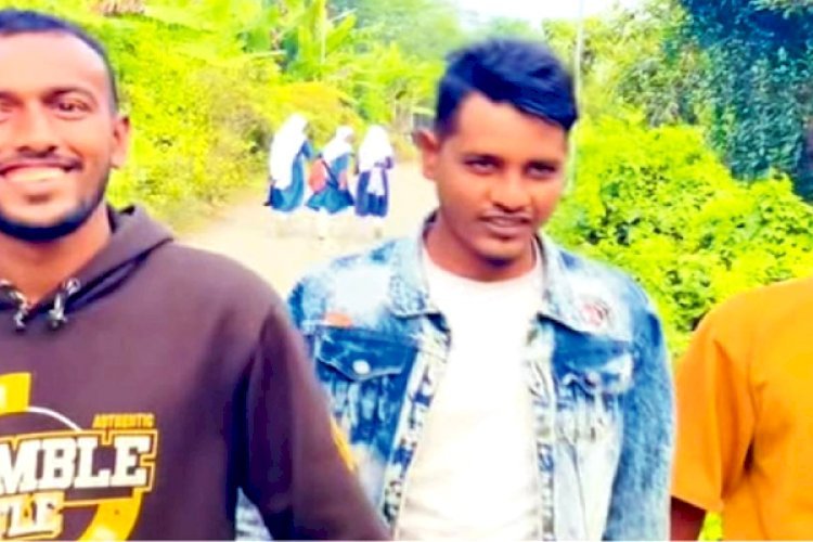 বিদ্যালয়ে যাতায়াতের পথে মেয়েদের ভিডিও করে আপত্তিকর কন্টেন্ট