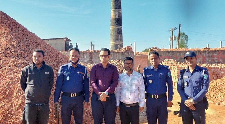 অবৈধ ইটভাটায় ভ্রাম্যমাণ আদালতের জরিমানা